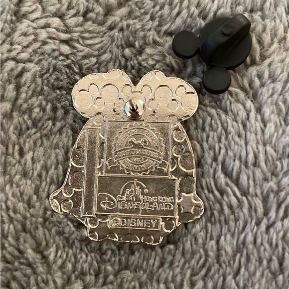 Disney Sparkly Brown Minnie Mouse With Bow Easter Egg Trading Pin - Picture 2 of 2